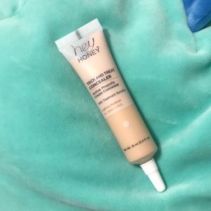 Hey Honey concealer Light to Medium